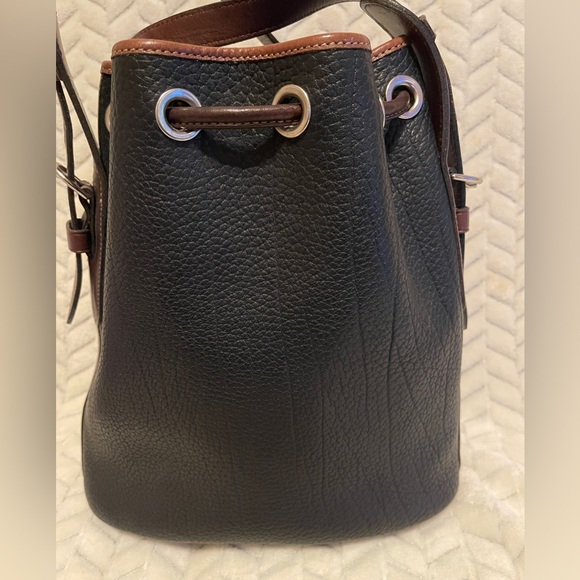 Dooney and Bourke Y171 Drawstring bag - Picture 2 of 13